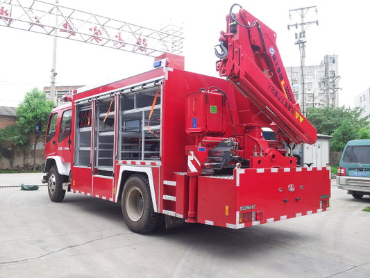 Heavy Duty Emergency Rescue Fire Truck 177kw 4x2 Euro 4 With 5T Crane