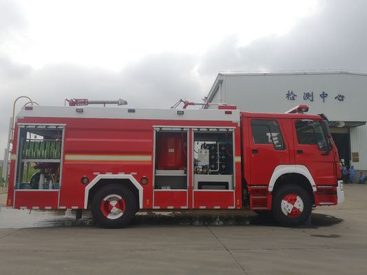 SINOTRUK 375HP Dry Powder Fire Truck 6x4 With 2000kg Powder Capacity