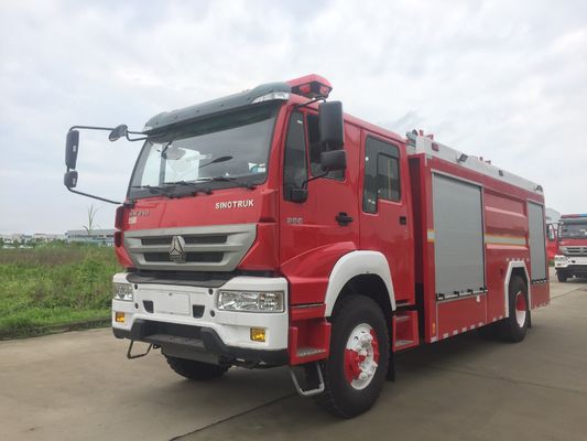 HOWO 196kw फॉरेस्ट फायर इंजन 4x2 टाइप 6 टन फोम क्षमता डबल केबिन के साथ