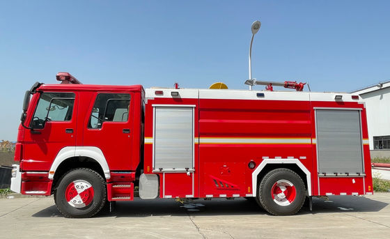 SINOTRUK 228kw हैवी ड्यूटी फायर ट्रक 6 पहिए वाला टाइप 8000 लीटर फोम क्षमता
