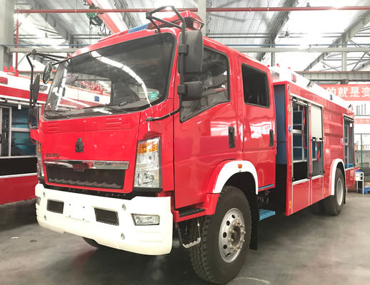 वन के लिए HOWO 6 पहिए वाला फोम फायर फाइटिंग ट्रक 4000L क्षमता